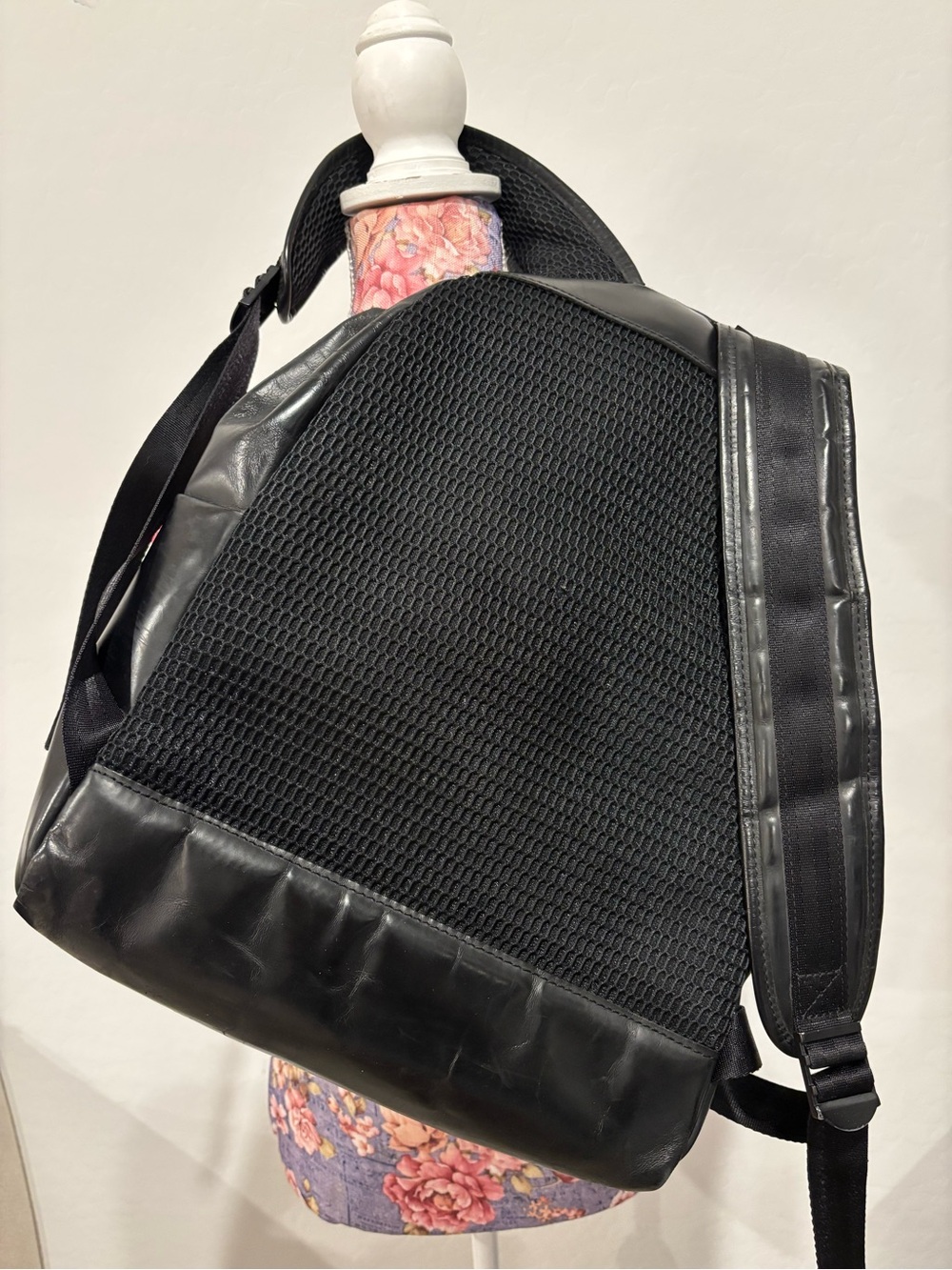 Eastpak Padded Pak R Classic Black Ink Leather Backpack - Picture 8 of 12